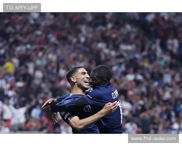 巴黎圣日耳曼训练基地开放日，千名球迷参与